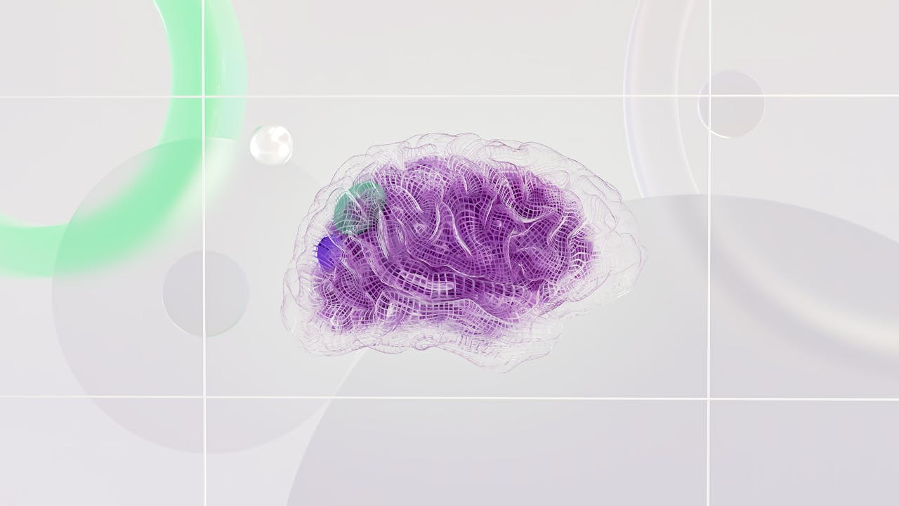 Imagen de una representación en malla 3D de un cerebro humano en color violeta, rodeado de formas abstractas y degradados suaves sobre un fondo claro, que ilustra cómo utilizar el neuromarketing para cautivar a los clientes.